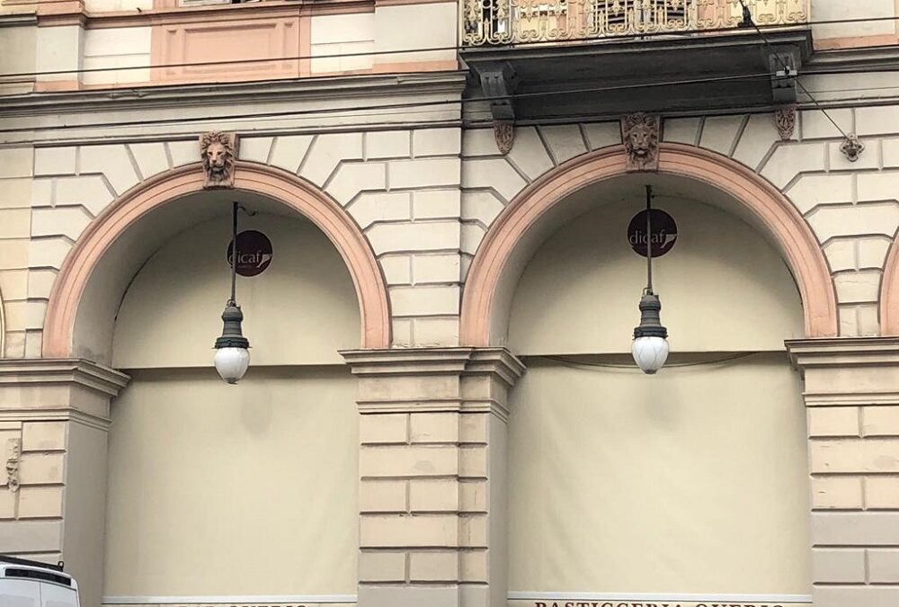 Tende da sole per portici a Torino