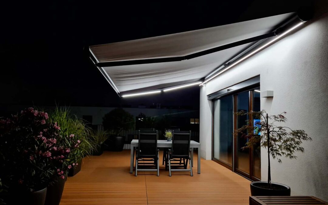 Come trasformare il terrazzo con una tenda cassonata e illuminazione integrata