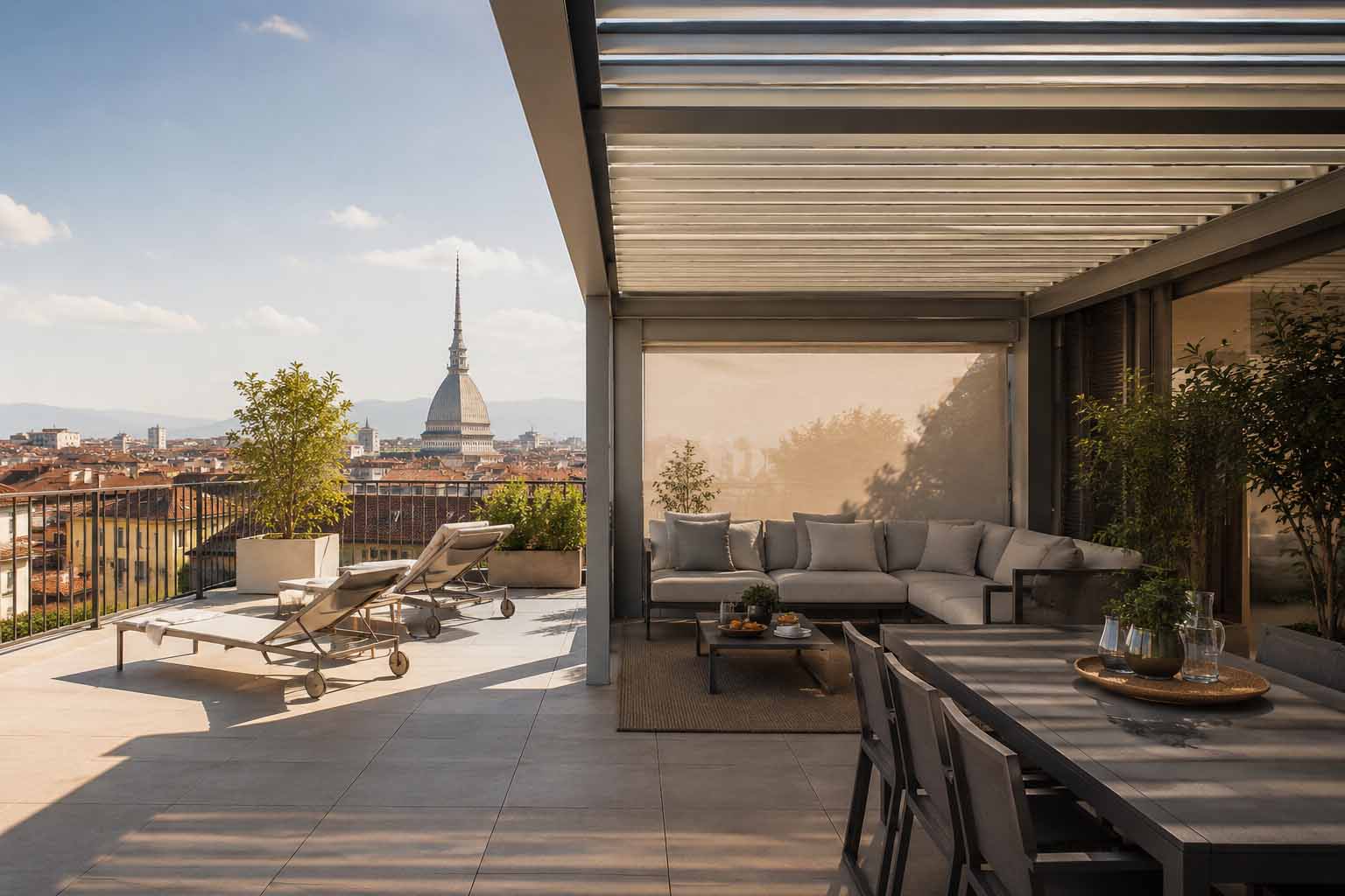 Pergola moderna installata su terrazzo a Torino con area ombreggiata e spazio outdoor protetto dal sole estivo